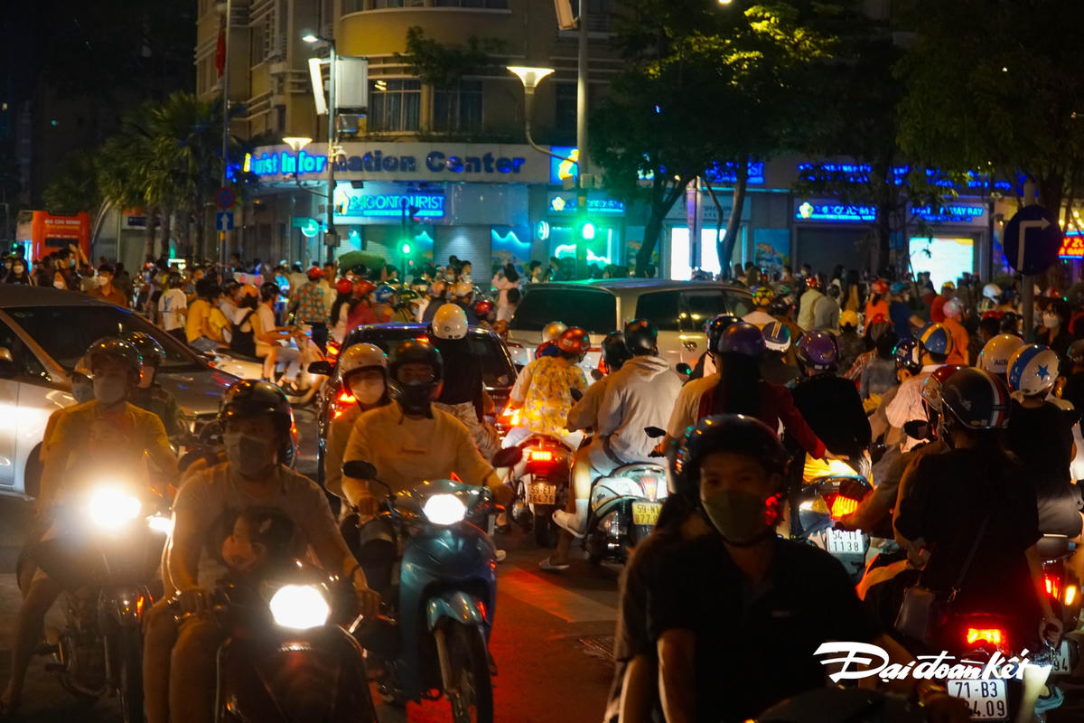 Các giao lộ luôn trong tình trạng rối loạn.