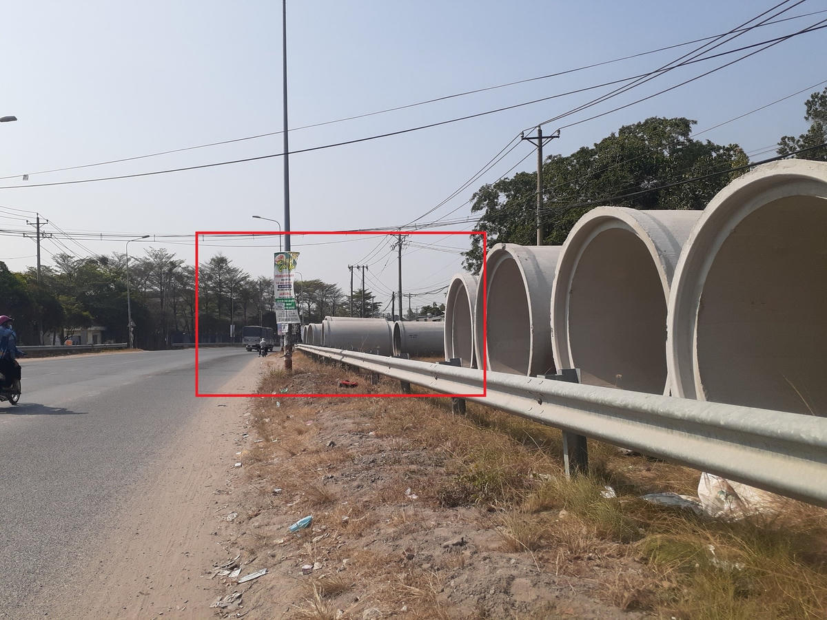 Đồng Nai: Cống bê tông xếp lớp trên hành lang an toàn đường bộ