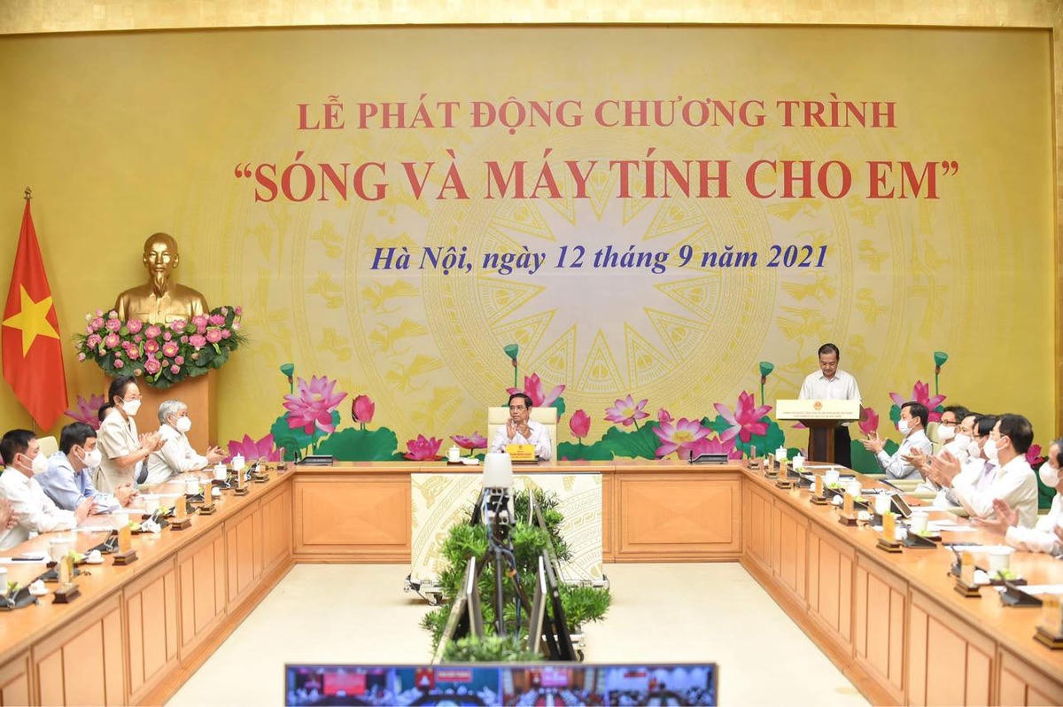 Thủ tướng Chính phủ Phạm Minh Chính và các đại biểu dự Lễ phát động tại điểm cầu Văn phòng Chính phủ.