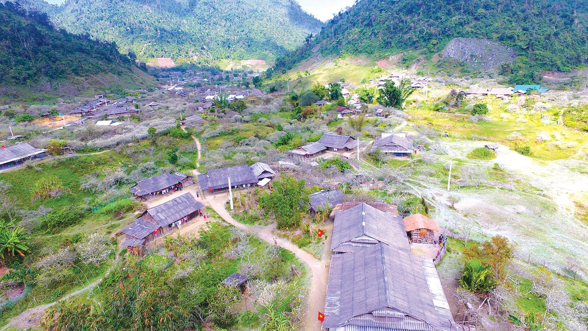 Bản làng người Mông tại xã Mường Lống, huyện Kỳ Sơn (Nghệ An). Ảnh: Sách Nguyễn.  .