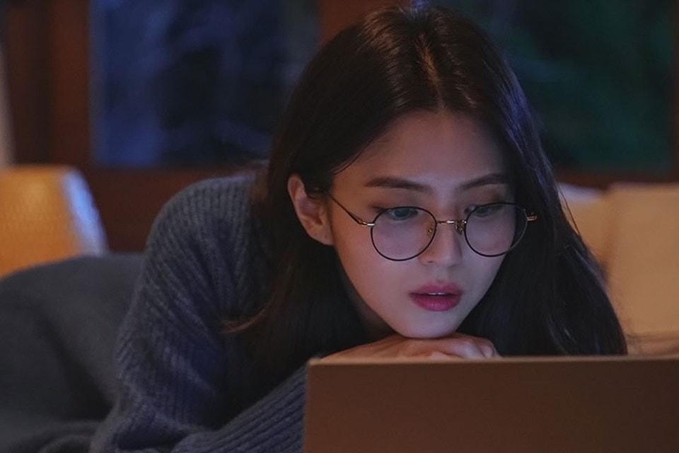 Ở trong dự án này, mỹ nhân xứ Hàn vào vai Lee Eun Soo, một nhạc sĩ vui vẻ và trung thực, người không ngại nói ra suy nghĩ của mình. Trong phim cô  đóng cặp cùng với Park Hyung Sik. 