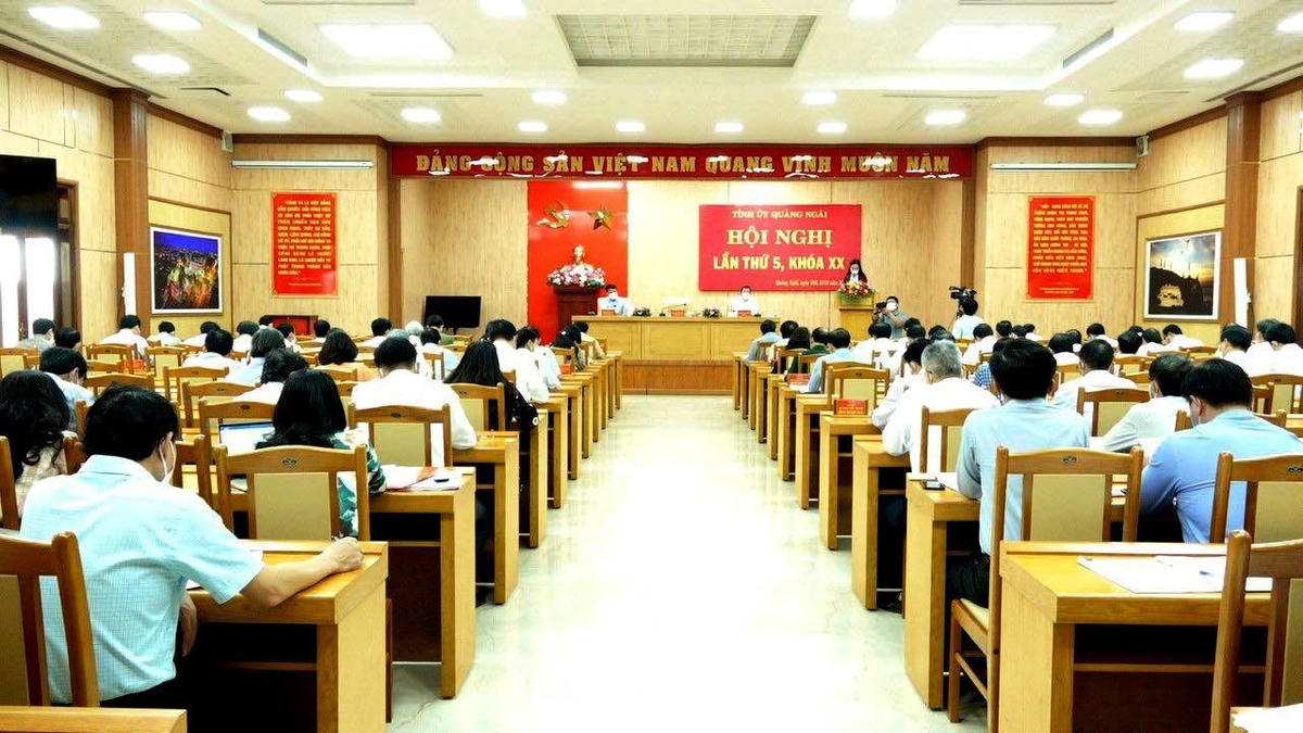 Quang cảnh hội nghị lần thứ 5, khóa XX.