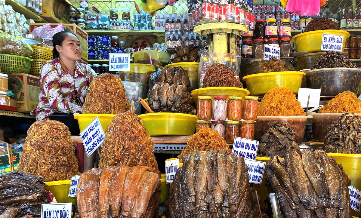 Có hàng chục loại mắm với nhiều hương vị khác nhau tạo nét đặc trưng của vùng núi tỉnh An Giang.