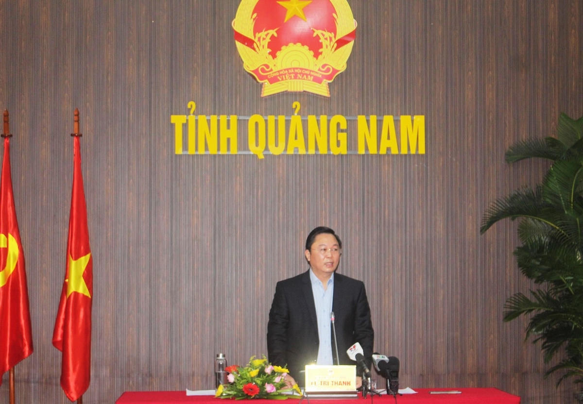 Ông Lê Trí Thanh, Chủ tịch UBND tỉnh Quảng Nam phát biểu tại cuộc họp.