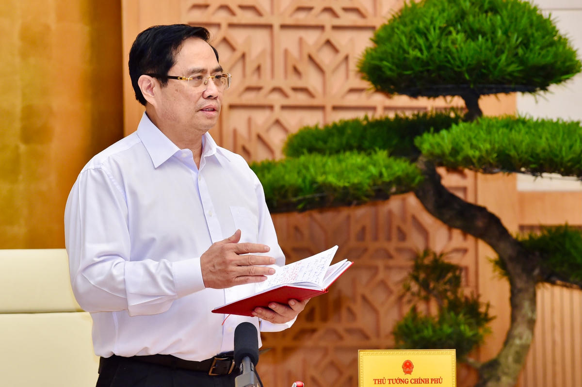 Thủ tướng Phạm Minh Chính yêu cầu căn cứ tình hình cụ thể để xác định thứ tự ưu tiên giữa chống dịch và phát triển kinh tế - xã hội. Ảnh: VGP.