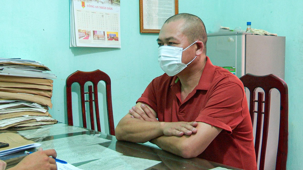 Tài xế Trần Đình Quảng tại cơ quan công an.