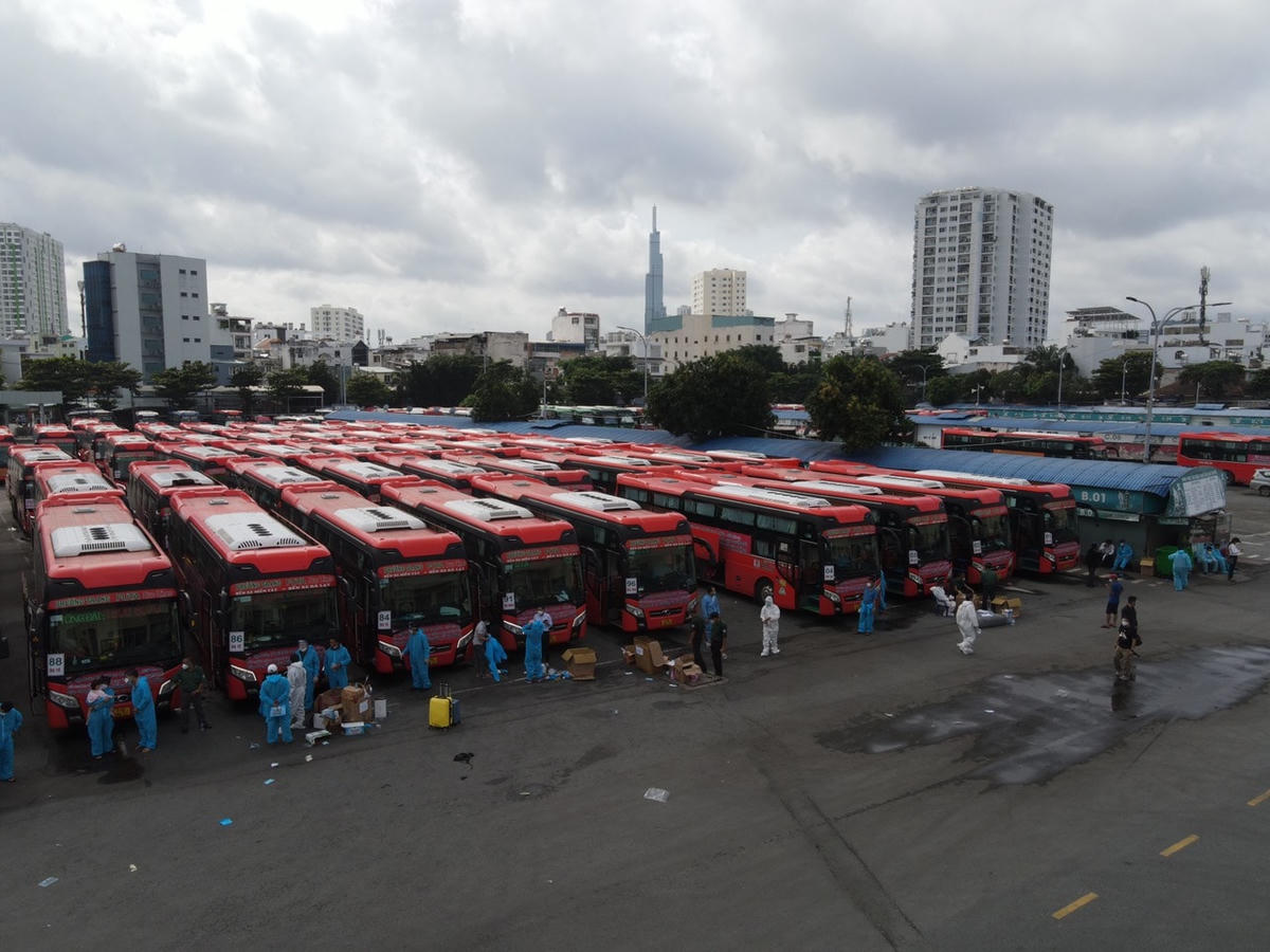110 ô tô xuất phát từ Bến xe miền Đông cũ để đưa người dân về nhiều huyện, TP ở Lâm Đồng