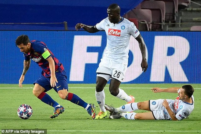 Messi rực sáng, Barcelona hạ Napoli, vào tứ kết Champions League