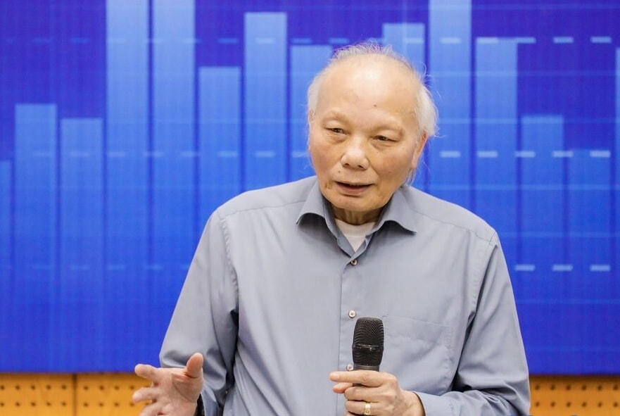 GS.TSKH Nguyễn Mại cho rằng xung đột Nga - Ukraine kéo theo hệ luỵ giá dầu, đứt gãy chuỗi cung ứng toàn cầu, cần có đề xuất giữ giá dầu ở mức 22.000 - 23.000 đồng/lít.