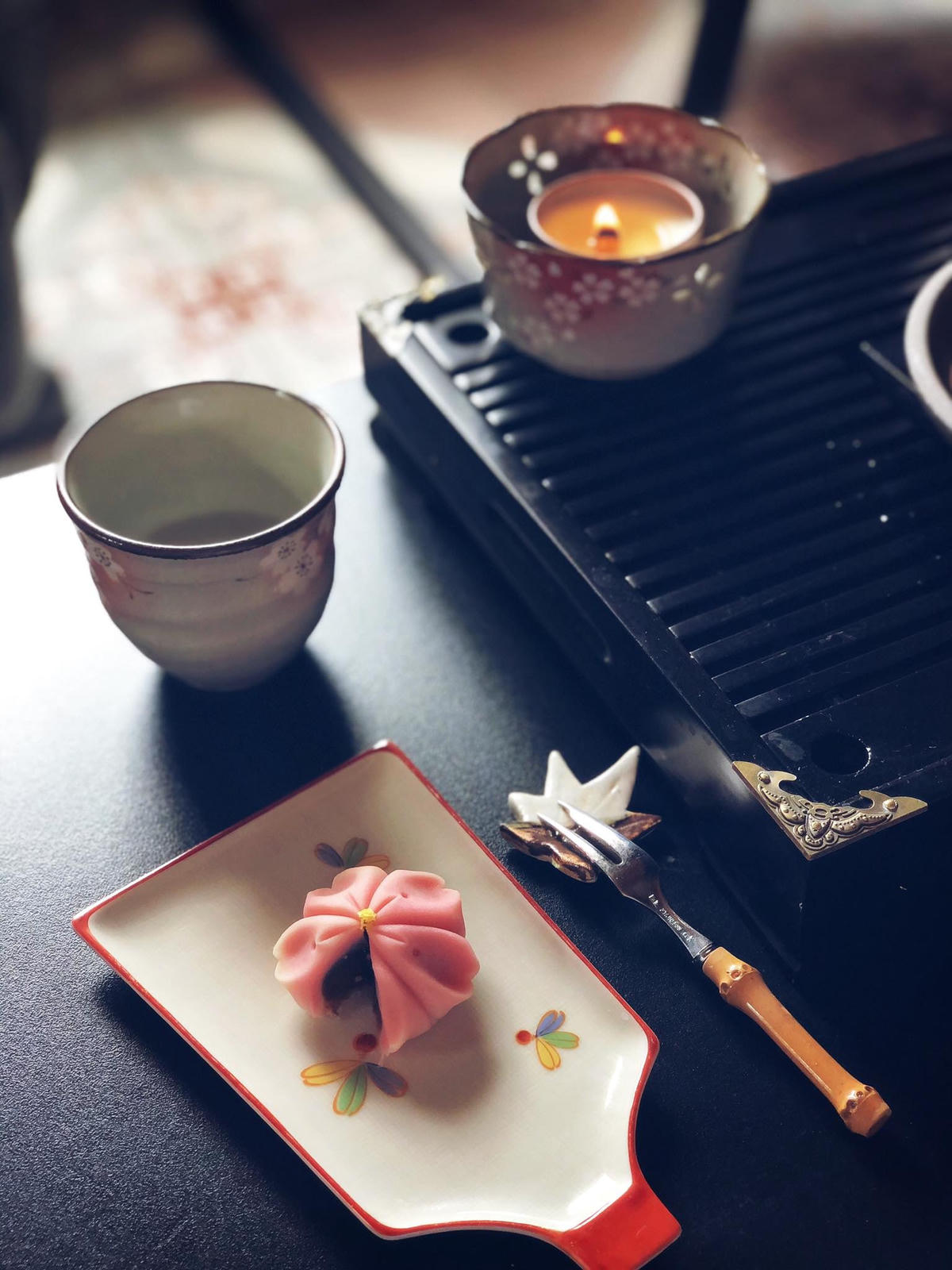 Bánh ẩm hay còn gọi là Wagashi được coi là đỉnh cao của ẩm thực của đất nước mặt trời mọc. Ảnh: NVCC.