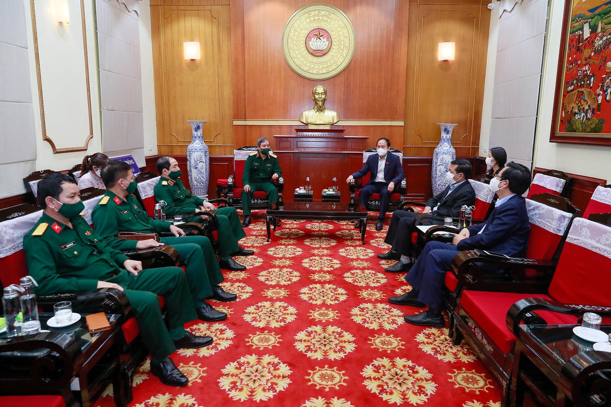 Quang cảnh buổi tiếp nhận. Ảnh: Quang Vinh.