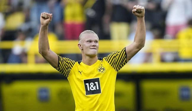 Dortmund tăng lương gấp đôi giữ chân Haaland.