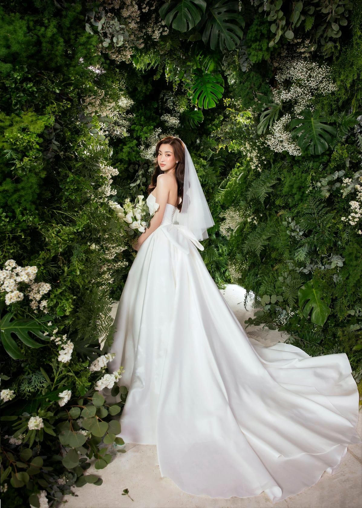 Hoa hậu Đỗ Mỹ Linh đẹp rạng ngời khi làm cô dâu