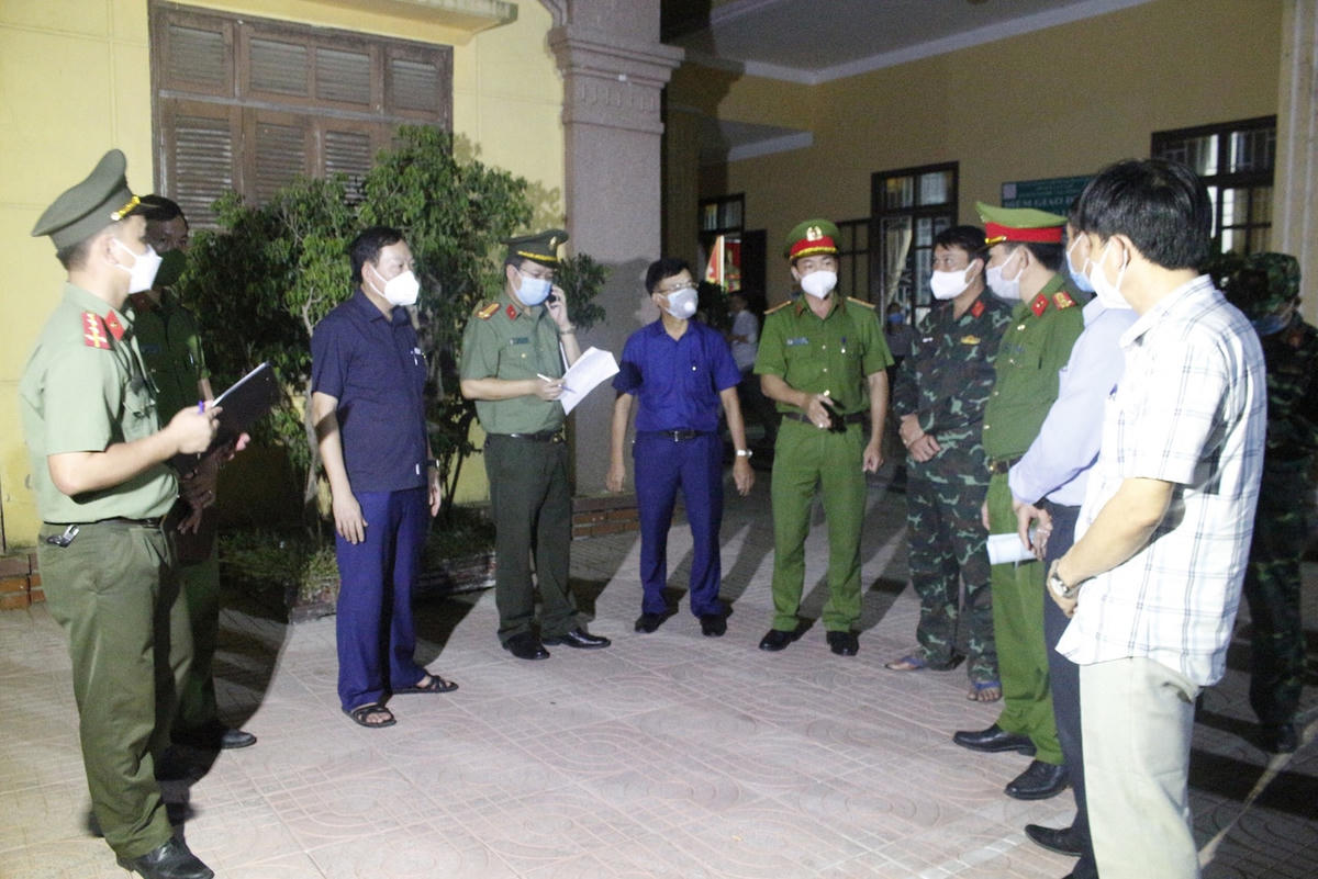 Lãnh đạo huyện Can Lộc triển khai công tác phòng, chống dịch.