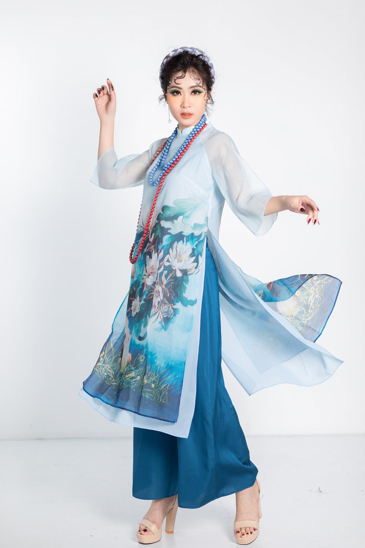 Hình ảnh trong MV "Xẩm xuân xanh" được thực hiện khá đơn giản.