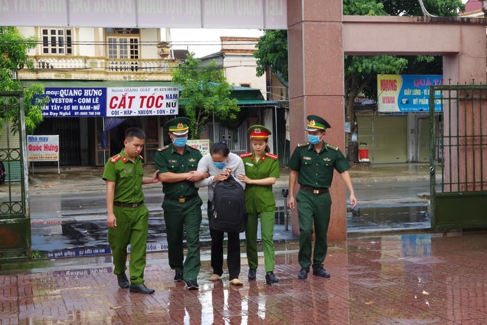 "Nữ quái" quê ở Thanh Hóa bị bắt khi đang vận chuyển ma túy ở Hà Tĩnh.
