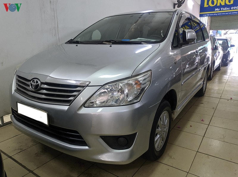 Hiện tại các mẫu xe cũ tầm trung và phổ thông thường được các chủ showroom kinh doanh xe ưu tiên mua vào hơn là xe sang.