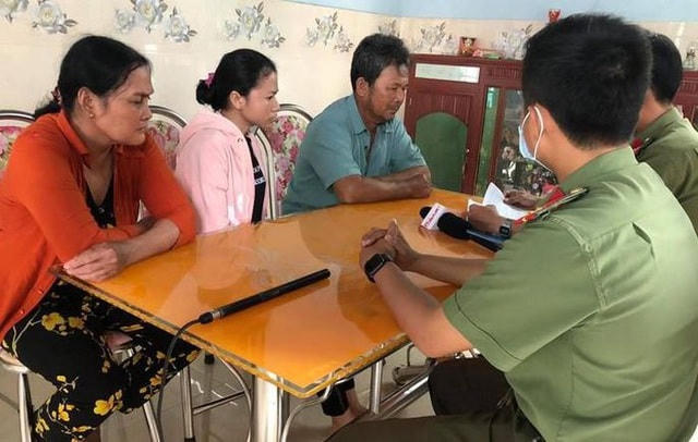 Công an Quảng Ngãi gặp những gia đình có con em được ông Võ Hoàng Yên chữa trị để xác minh hiệu quả.