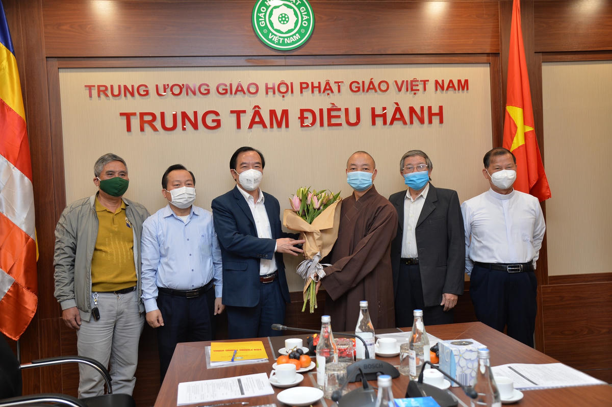 Phó Chủ tịch Ngô Sách Thực và các đại biểu dự Hội nghị.