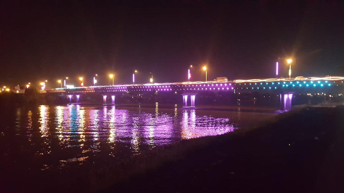 Cầu Đò Quan, một cây cầu bắc qua sông Đào. Ảnh: Duy Hưng.