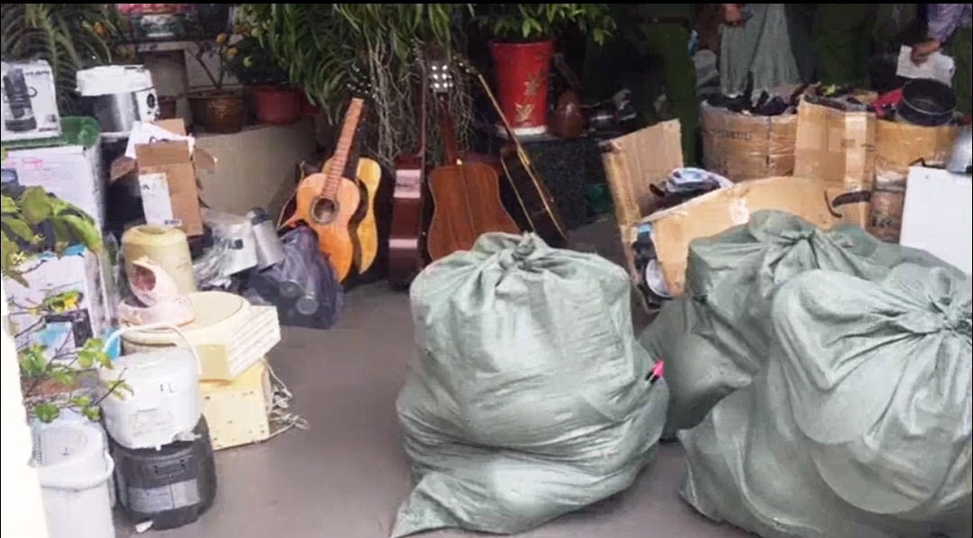 Cận cảnh hơn 1,3 tấn hàng nghi lậu chất đầy nhà thượng tá biên phòng
