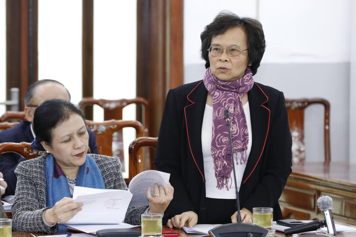 Bà Phạm Thị Tươi, nguyên Hiệu trưởng Trường Đại học Bách Khoa TP Hồ Chí Minh cho ý kiến tại Hội nghị. Ảnh: Quang Vinh.