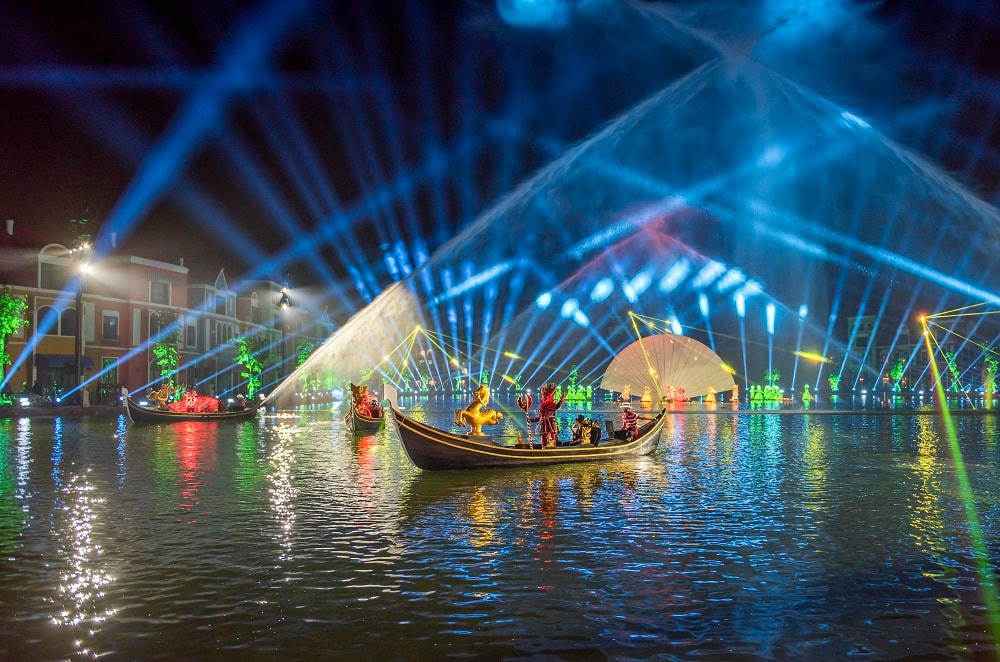 Sắc màu Venice với mức là show diễn trên mặt nước được đầu tư lớn nhất Việt Nam.  
