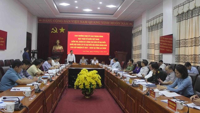 Quang cảnh buổi làm việc.