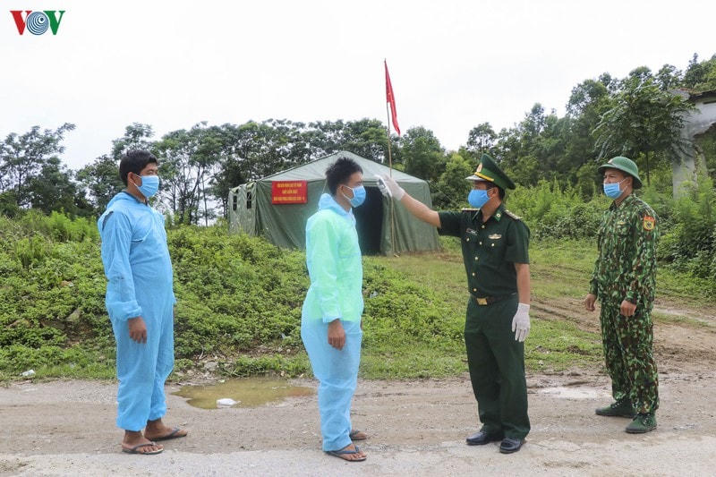Trong đó, chú trọng ngăn chặn triệt để việc người nước ngoài nhập cảnh trái phép vào địa bàn, nhằm đảm bảo an ninh trật tự và ngăn ngừa dịch bệnh.