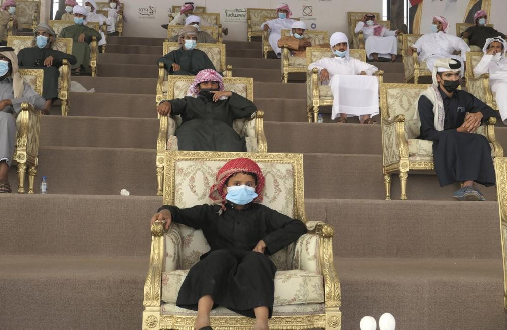 Những khán giả tại Lễ hội Al Dhafra. Ảnh: AP.  