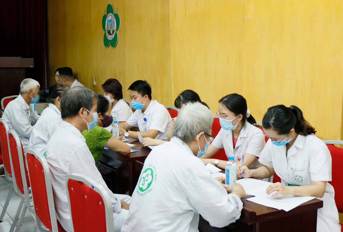 Người cao tuổi cần được khám sức khỏe định kỳ để có kế hoạch chăm sóc tốt.