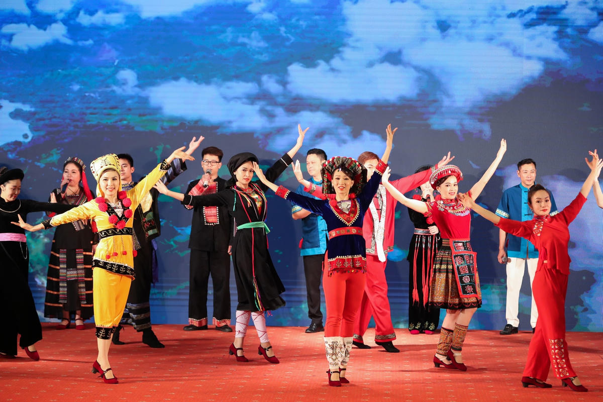 Biểu diễn văn nghệ tại Hội nghị. Ảnh Quang Vinh.