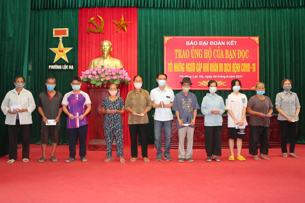 Ngoài hoạt động chuyên môn, Báo Đại Đoàn Kết còn có các hoạt động kết nối tình cảm, sự sẻ chia của bạn đọc, cộng đồng, xã hội tới những lực lượng trên tuyến đầu chống dịch, tới những người dặp khó khăn do dịch bệnh Covid-19. Ảnh: Viết Dư.