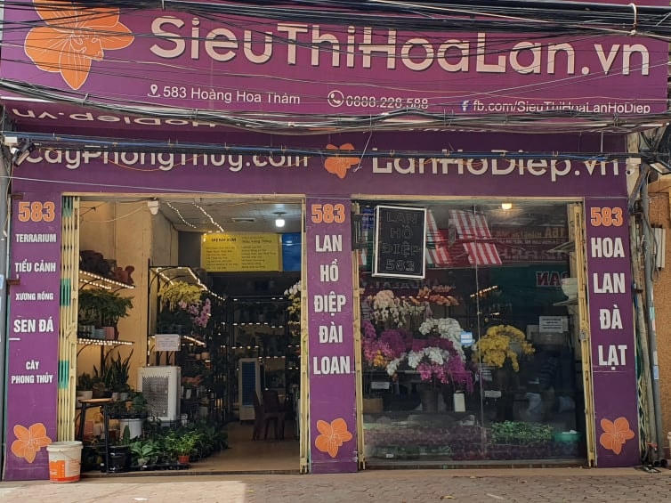 Thậm chí, nhiều cơ sở kinh doanh còn ngang nhiên mở cửa...