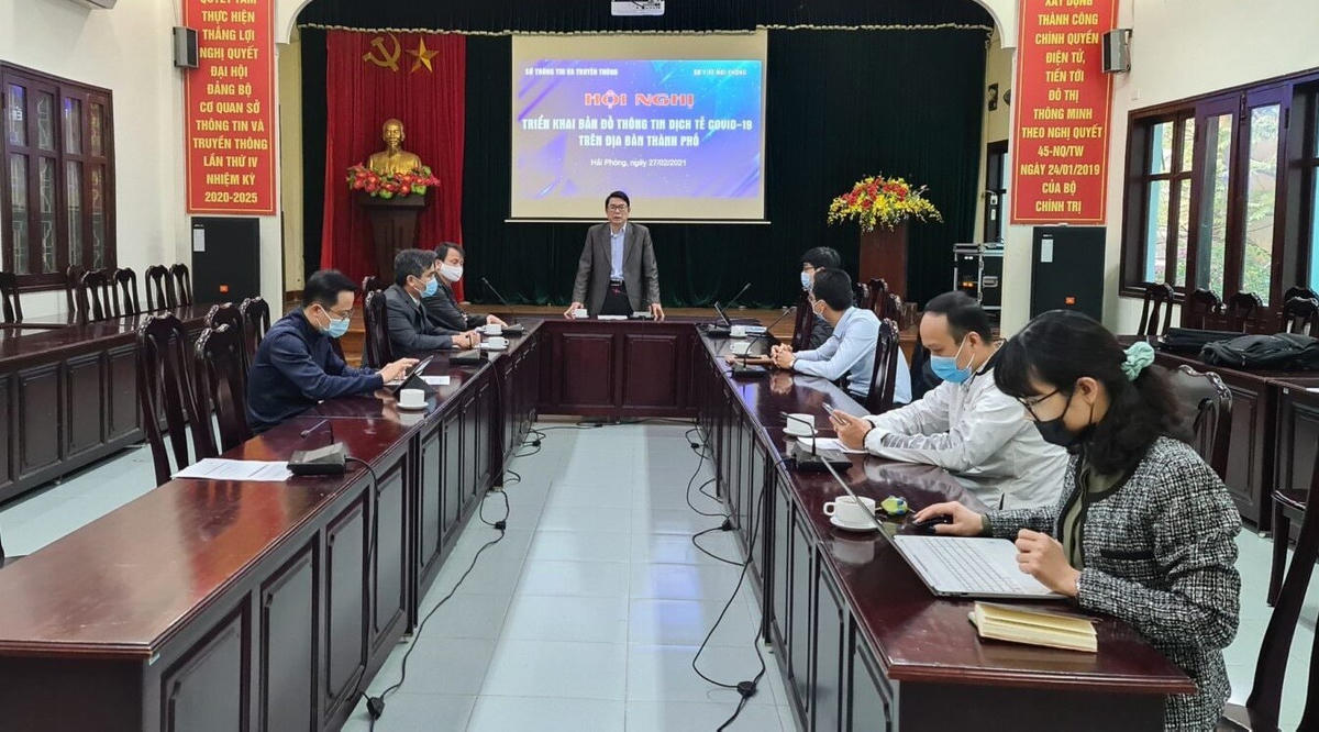 Ông Lê Văn Kiên, Phó Giám đốc Sở Thông tin và Truyền thông phát biểu tại buổi bàn giao Bản đồ thông tin dịch tễ Covid-19 cho Sở Y tế.