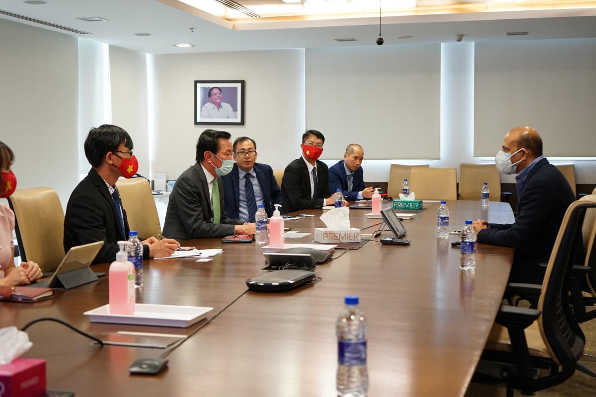 Nhóm làm việc với Công ty Dr Reddy's.