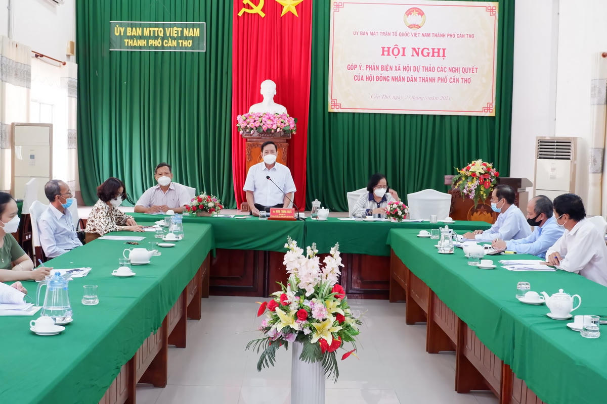 Phó Chủ tịch Uỷ ban MTTQ Việt Nam TP Cần Thơ Đinh Trung Trực phát biểu kết luận tại hội nghị.