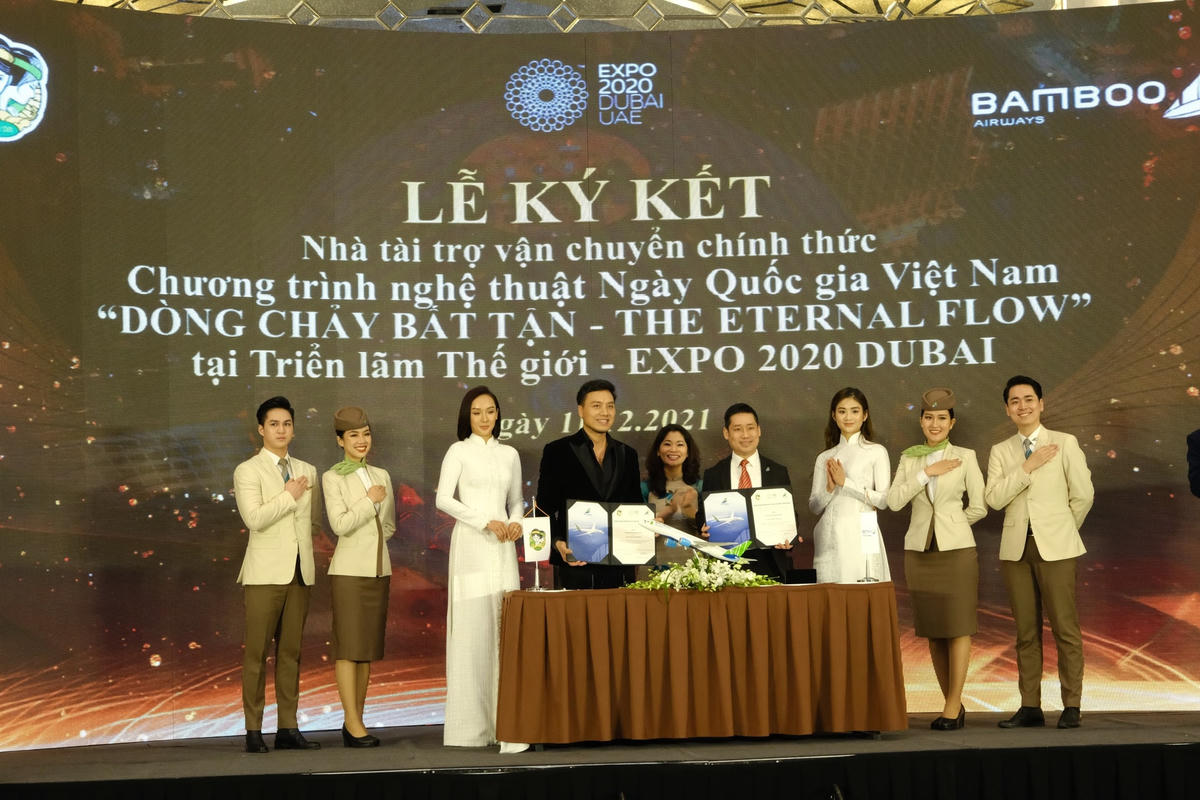 Lế ký kết nhà tài trợ vận chuyển chính thức chương trình "Dòng chảy bất tận".