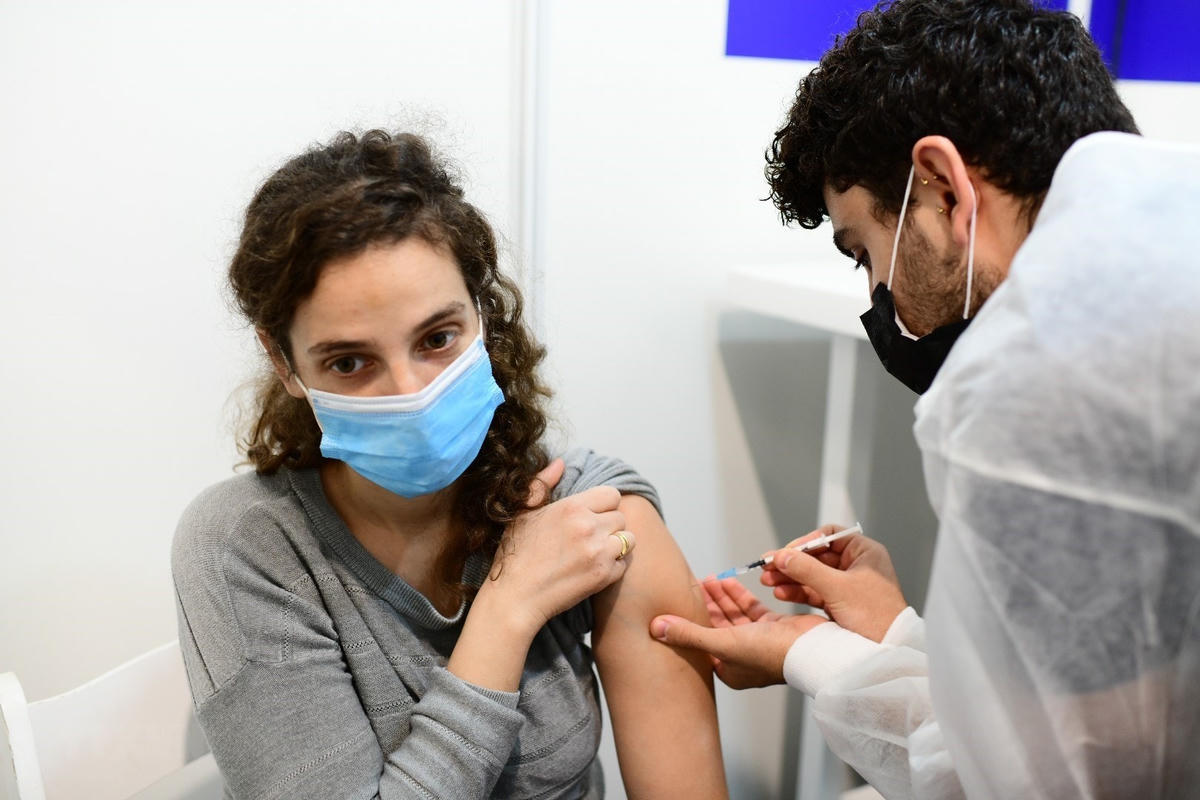 Israel thử nghiệm vaccine ngừa biến chủng Omicron