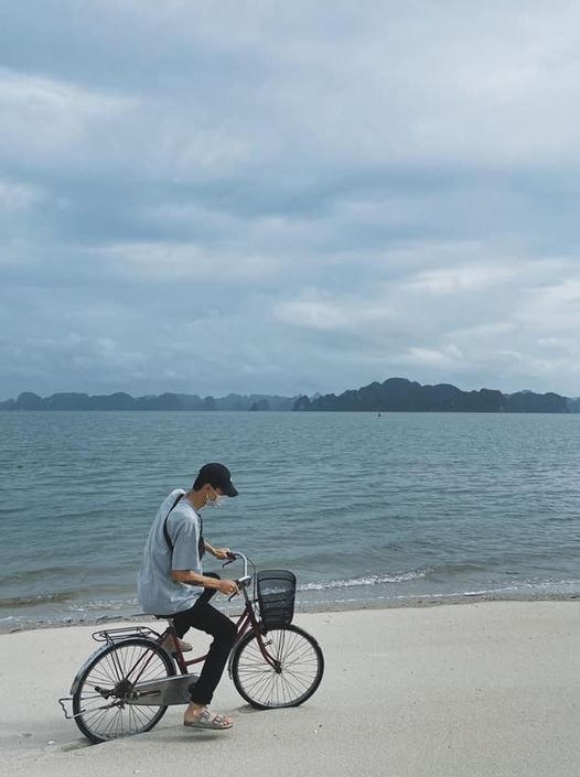 Đen vâu nhắn nhủ mọi người: “Giữ sức khoẻ nha, hết dịch mình chở mấy bạn đi chơi”.  