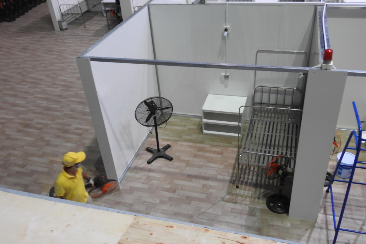 Các buồng bệnh được trang bị từ 1 đến 2 quạt máy. Bình Nguyên.
