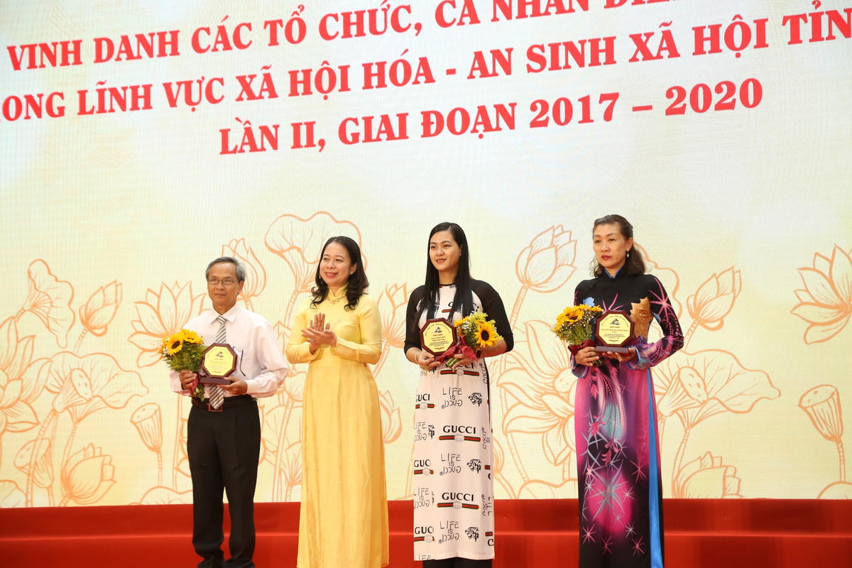 Có hơn 330 tập thể cá nhân được vinh danh tại buổi lễ.