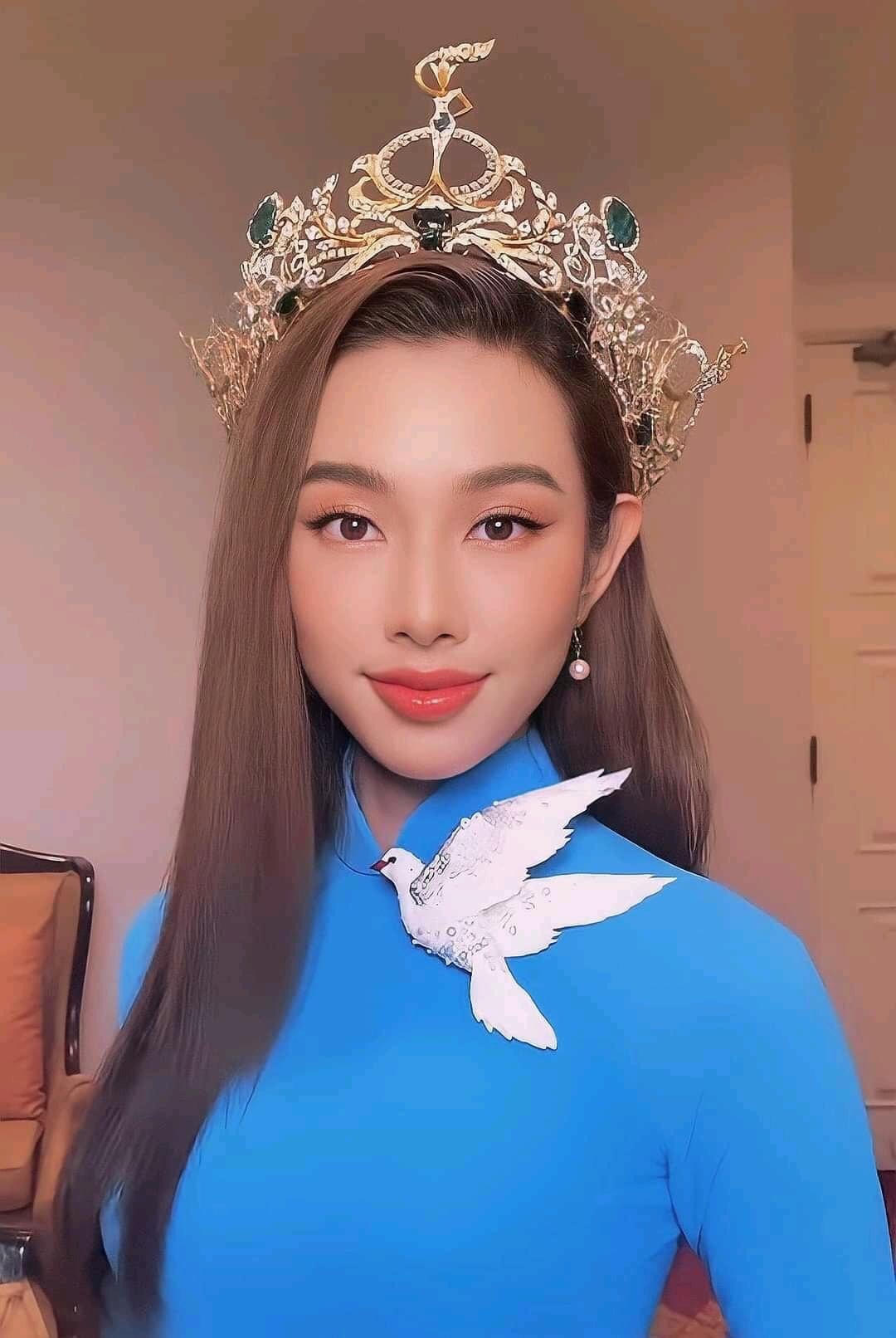 Thùy Tiên toát lên vẻ dịu dàng, thanh tao và kín đáo. 