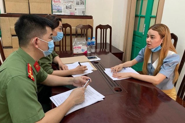 Trần Thị Phương Thảo tại cơ quan Công an.