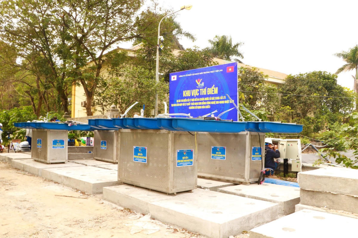 Thiết bị công nghệ sục khí nano - Nhật Bản tại khu thí điểm xử lý trong bãi rác Nam Sơn.