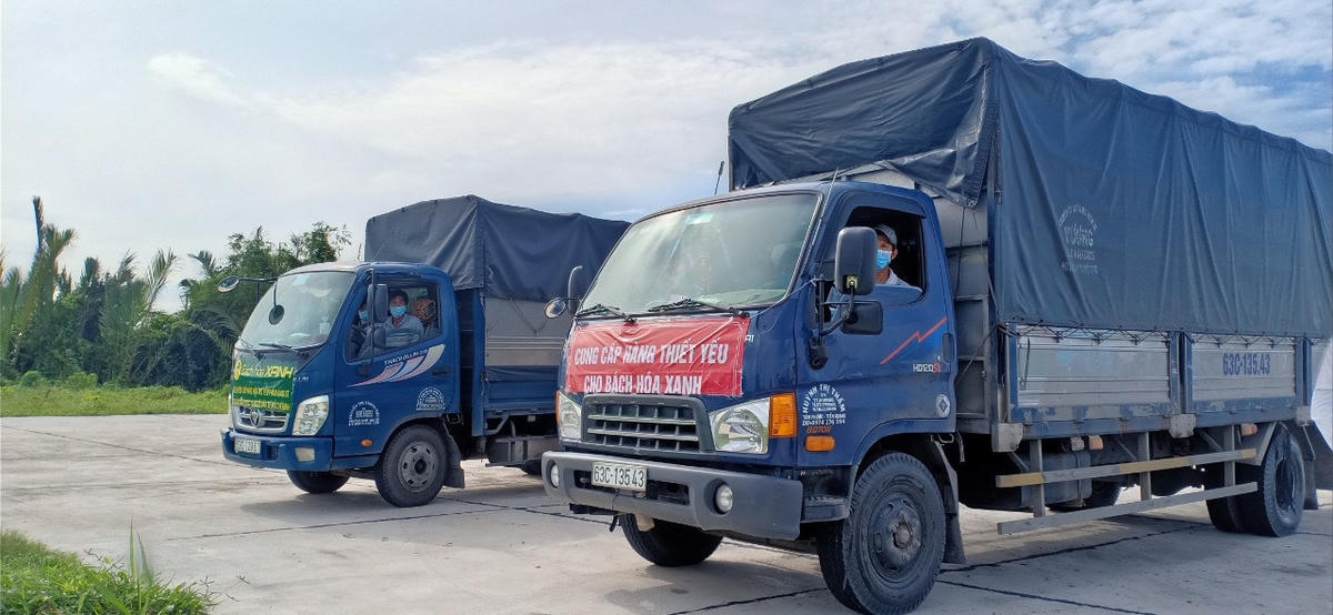 Xe chở hàng hóa thiết yếu. Ảnh: CTV.