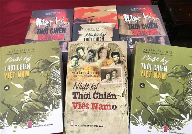 Trao Kỷ lục Việt Nam cho&nbsp;bộ sách ‘Nhật ký thời chiến Việt Nam’