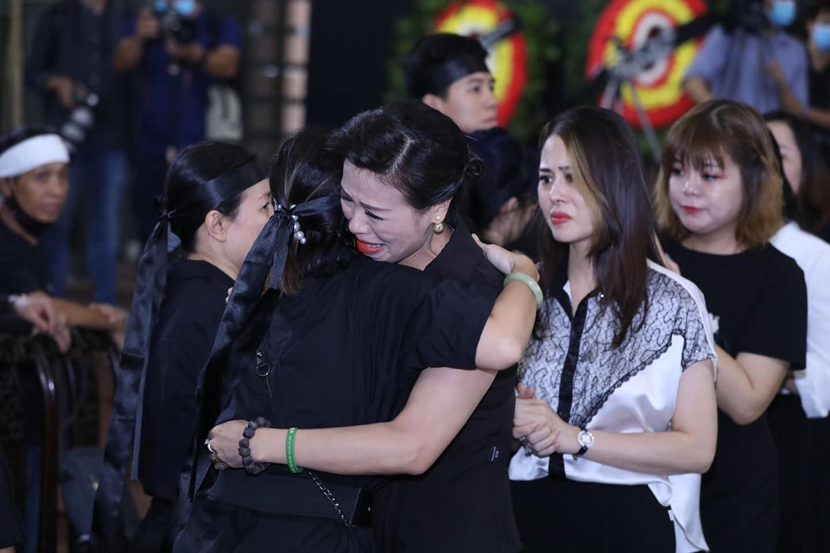 Rất nhiều người đã không cầm được nước mắt trước sự ra đi của nhạc sĩ Phó Đức Phương