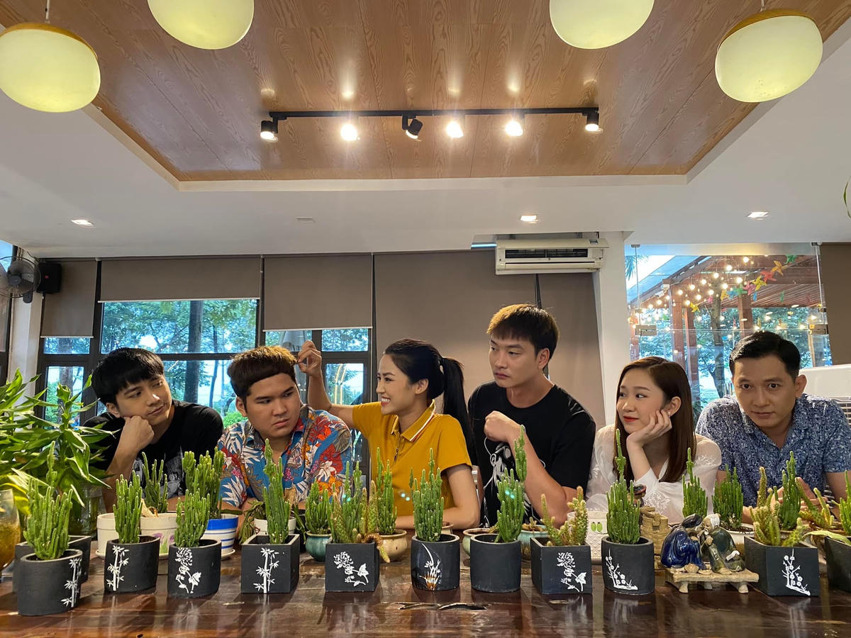 Anh Đào cho biết cô được các bạn diễn hỗ trợ, chỉ dẫn nhiều. 