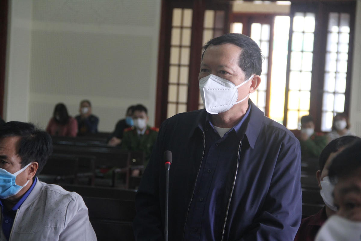 Bị cáo Lương Thanh Hải, nguyên Trưởng Ban Dân tộc tỉnh Nghệ An nhận mức án 36 tháng tù treo. Ảnh: Hà Hằng